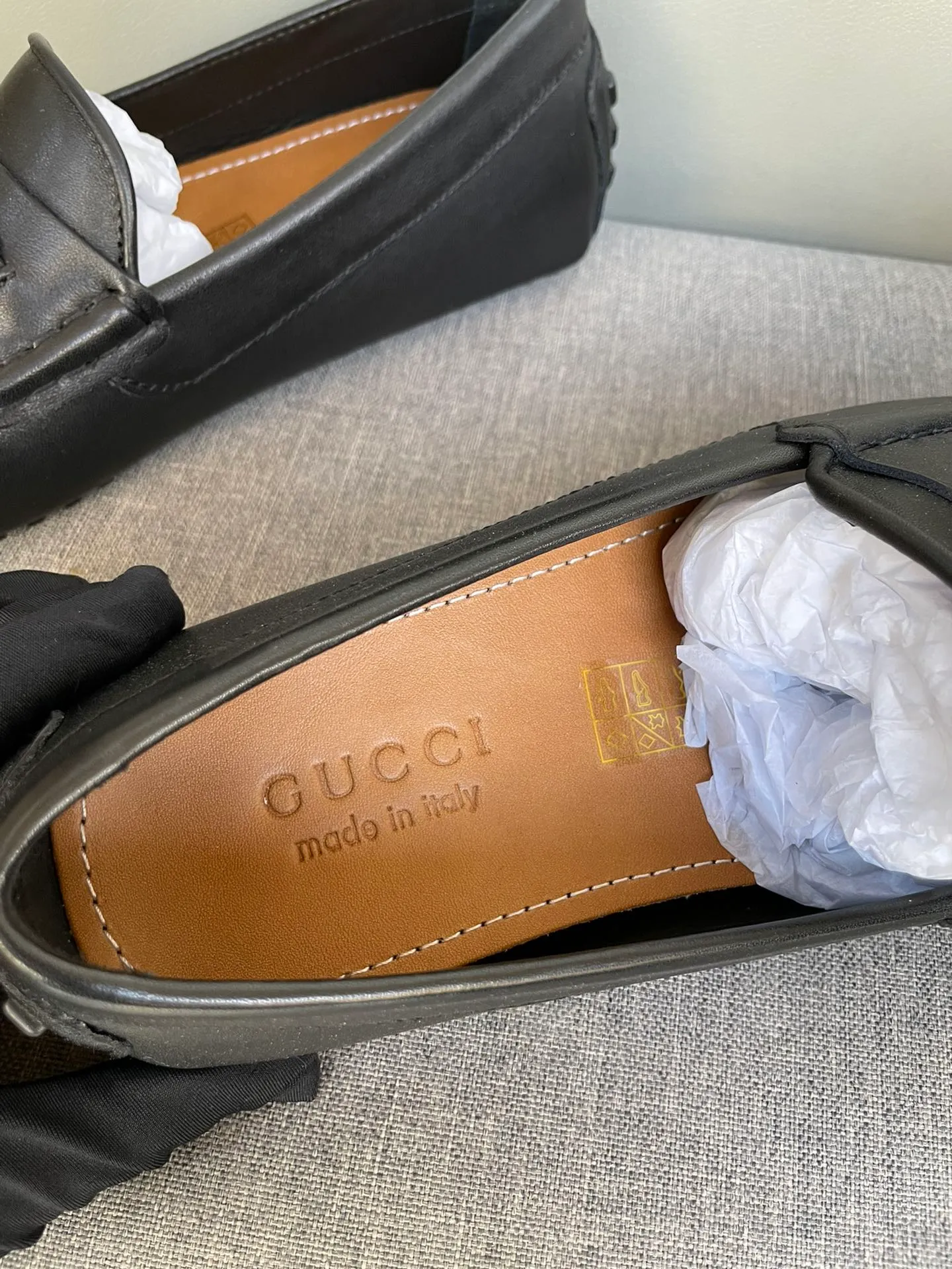 Batch 740💰[strong][strong][strong] Original order quality, new counter styles synchronized, Gucci counter new styles, handmade men's driving shoes, bean shoes, slip-on shoes, lazy shoes, exquisite hand-stitching, workmanship details comparable to the counters, Italian imported cowhide, water-dyed cowhide lining, tree paste leather feet, sweat-absorbent and odor-proof, off-white, black 39-44, large quantity in stock (38, 45 custom-made)